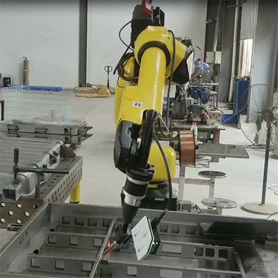  JXB300焊縫跟蹤器+發(fā)那科機器人在汽車行業(yè)電池箱冷軋板焊接應用